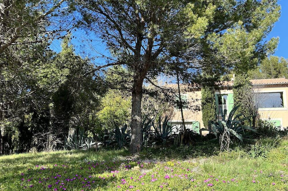 Apartamento entero, Gîte 2/4 people with swimming pool and view of the Orb valley in Cessenon-sur-Orb, Region de Béziers