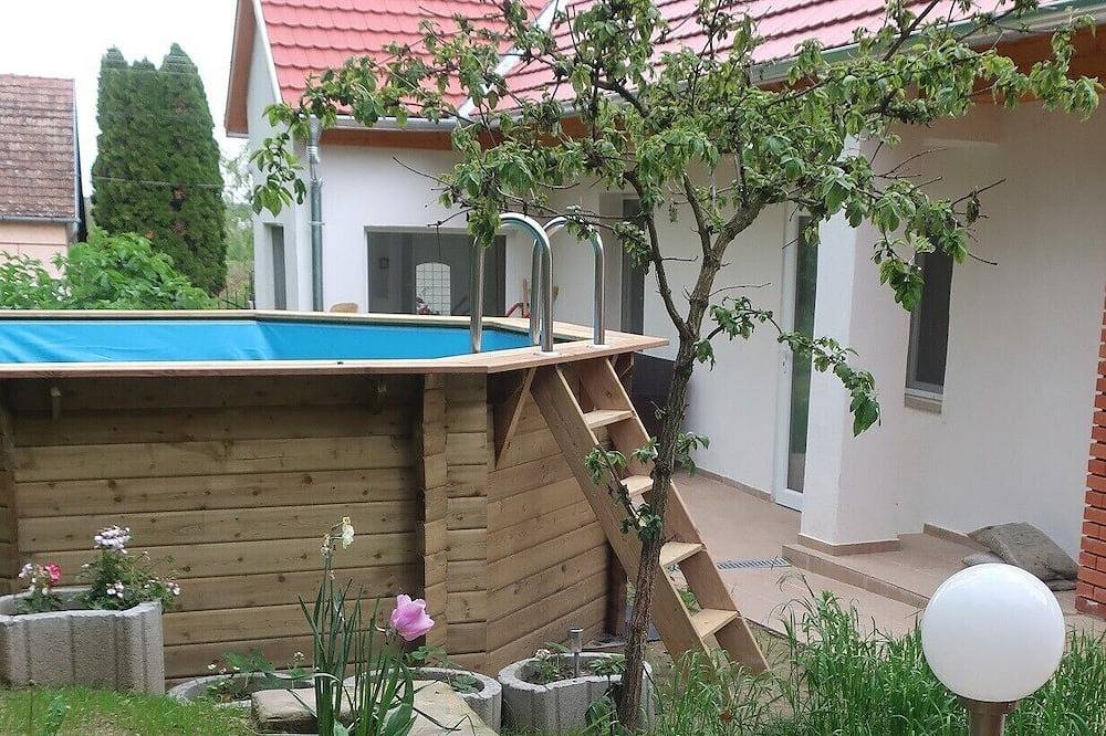 Ganzjährig offenes Ferienhaus mit Swimmingpool und Whirlpool. Hunde willkommen! in Döbrököz, Komitat Tolnau