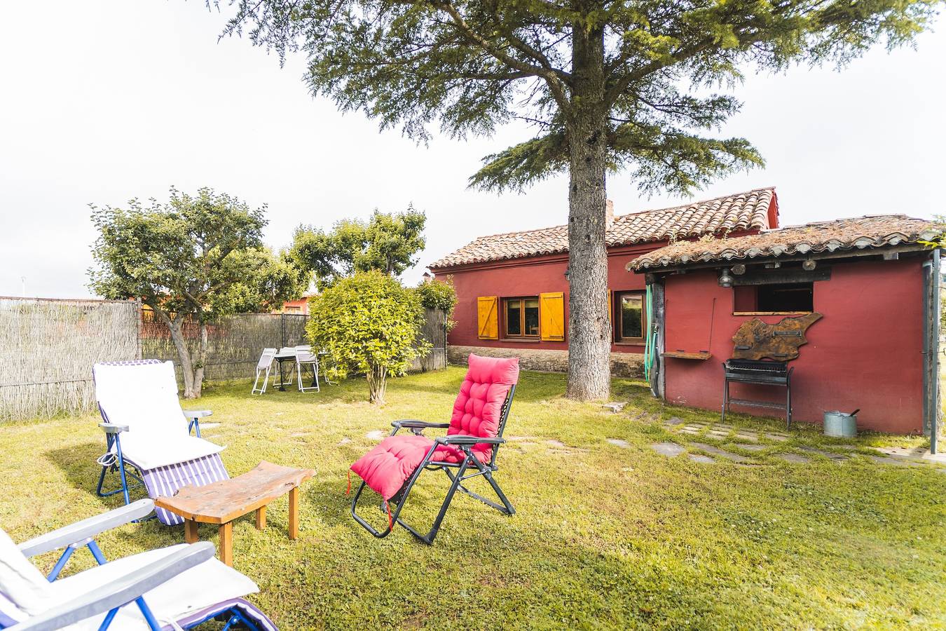 Casa rural 'El Colono' con vistas a la montaña y jardín privado in Castrejón de la Peña, Montaña Palentina