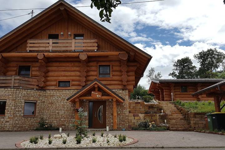 Ferienhaus für 10 Personen, mit Balkon und Sauna sowie Garten