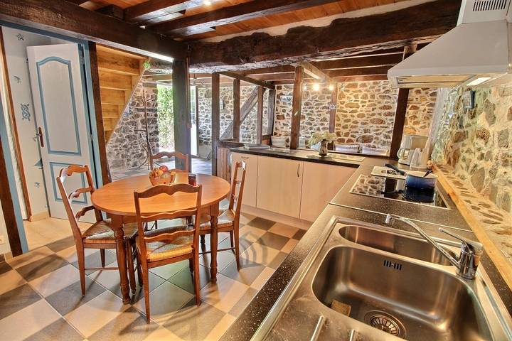 Gîte pour 6 personnes, avec jardin à Lamballe - 4