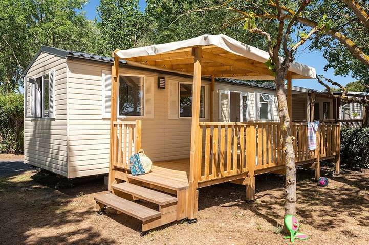 Camping pour 7 personnes, avec Piscine à Cadenet