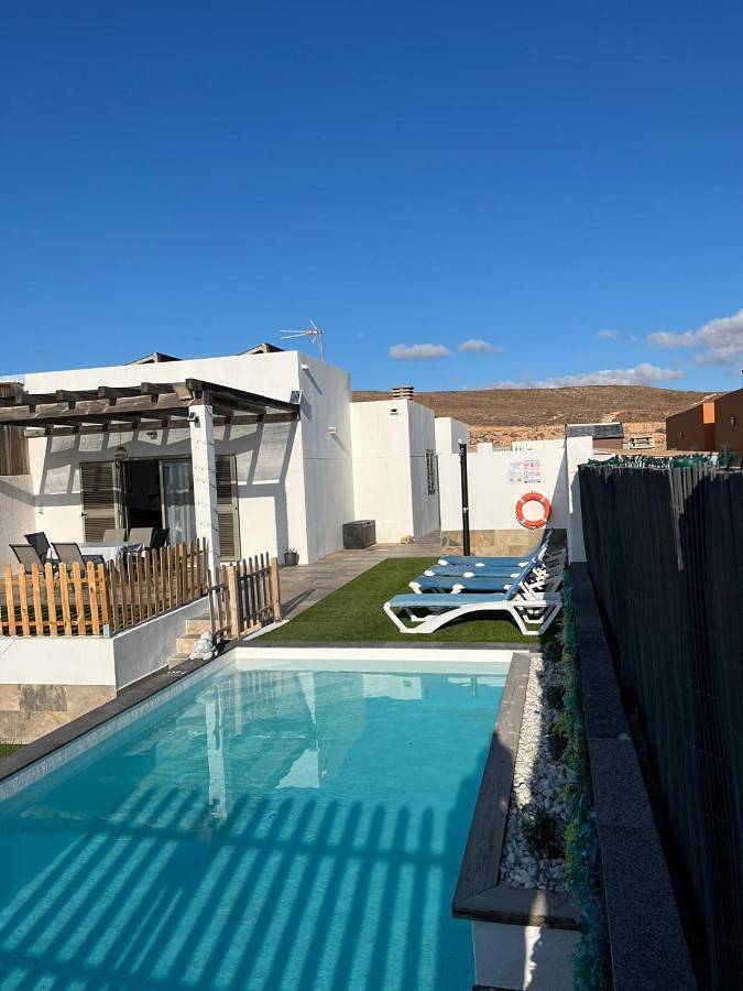 Chalet para 6 personas, con piscina además de vistas y jardín en Las Salinas