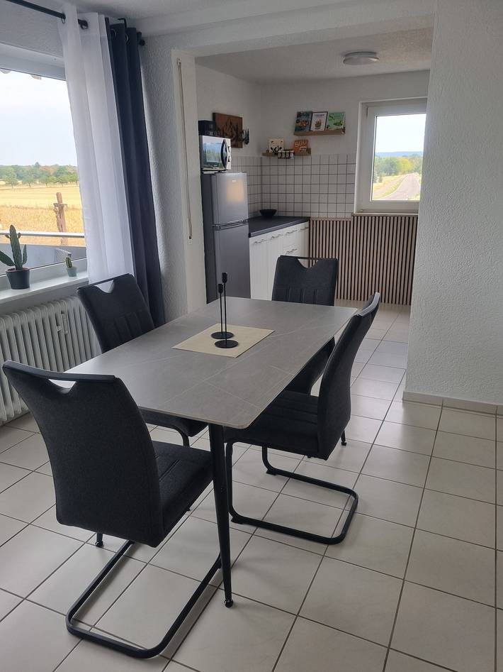 Appartement entier, Appartement de vacances 'Weitblick' avec vue sur les montagnes, balcon et Wi-Fi in Reute, Forêt-Noire du Sud
