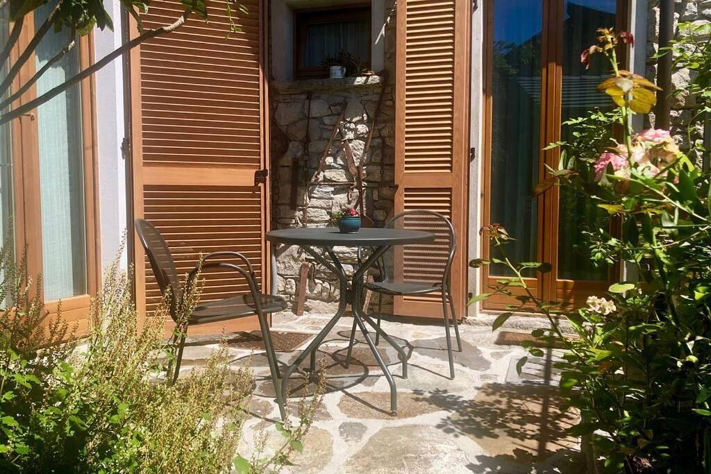 La Poulerie - Suite Dépendance in Burano (Montemezzo), Montemezzo