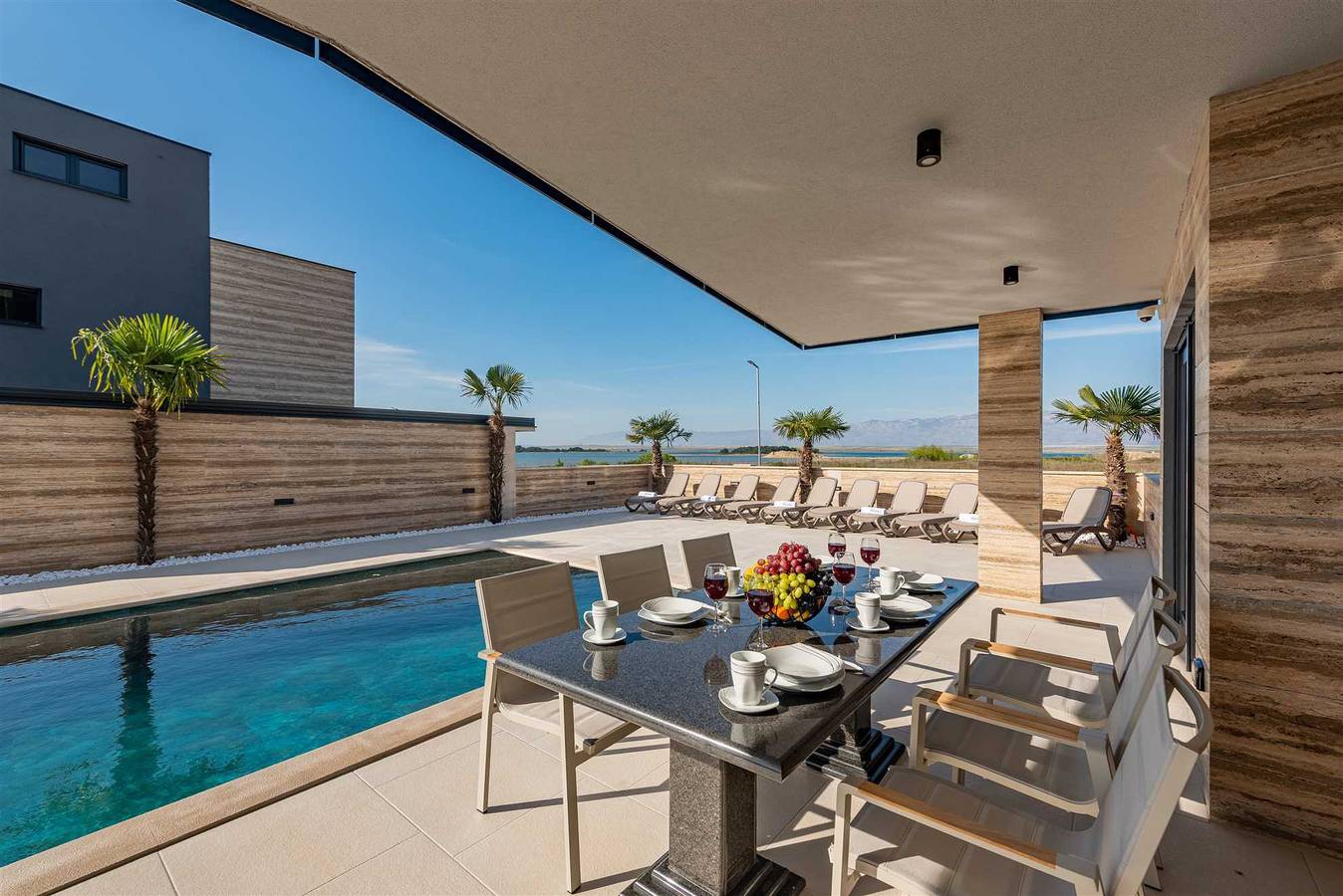 Luxorious villa with sea view and pool | For 10 persons | 100 m from the sea in Privlaka, Zadar