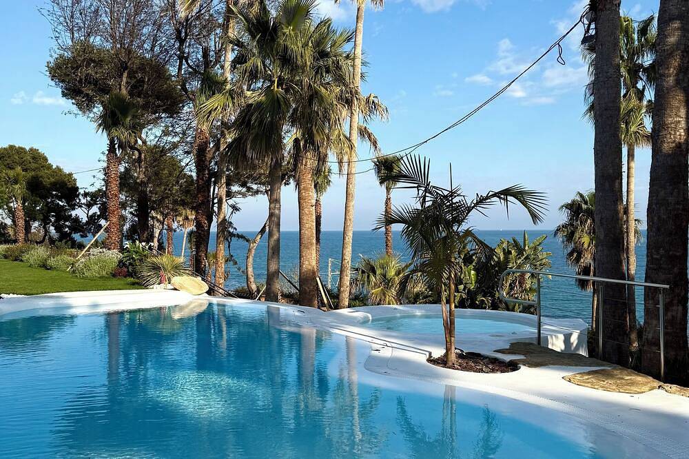 Villa First Line Of Sea, with Private Garden of 8000m². Beach access at 3 min. in Mataró, Costa del Maresme