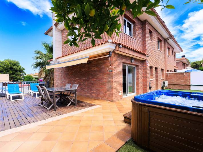 Villa pour 8 personnes, avec piscine à Salou