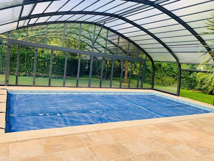 Gîte pour 10 personnes, avec piscine et jardin, animaux acceptés à Firfol