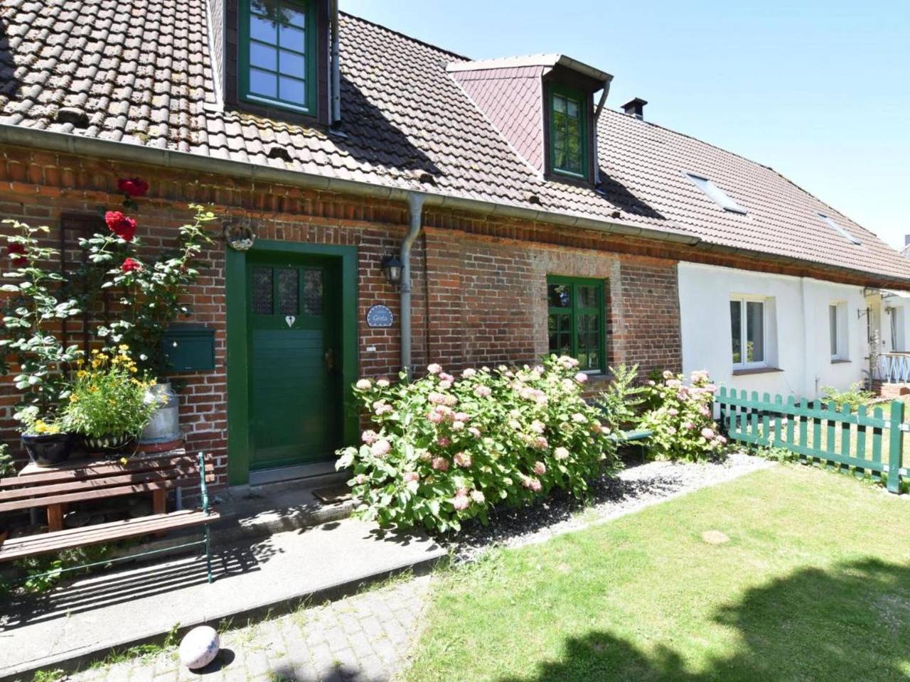 Strandnahes Ferienhaus mit Spielplatz und Garten in Zierow, Nordwestmecklenburg (Wismar und Umgebung)