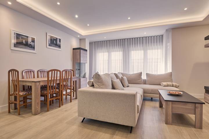 Ganze Wohnung, Ferienwohnung 'Pardo 2' mit Seeblick, Wlan und Klimaanlage in León, Cordillera Cantábrica