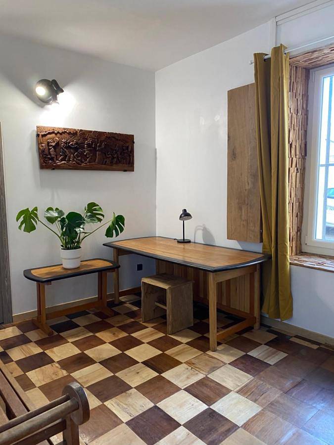 Appartement entier, Three-Bedroom Apartment in Marseille, Région de Marseille