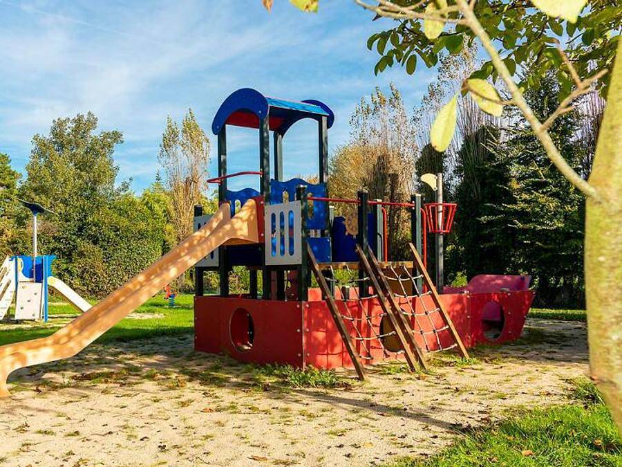 Camping Le Soleil de Saint Sieu (Anciennement Le Villeu) - Mobilhome 6 personnes - Comfort | 3 Ch. | 6 Pers. | Terrasse surélevée | Clim. in Lancieux, Région de Dinan