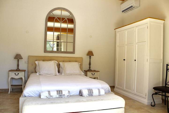 Location de vacances pour 16 personnes, avec jacuzzi et jardin à Jouques - 3