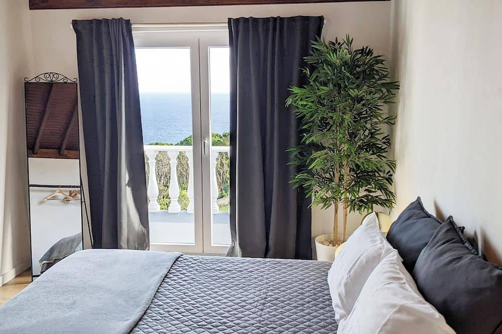 Amazing 180° Ocean View 3 Bedroom Villa w/ Swimming Pool in Capelo, Faial