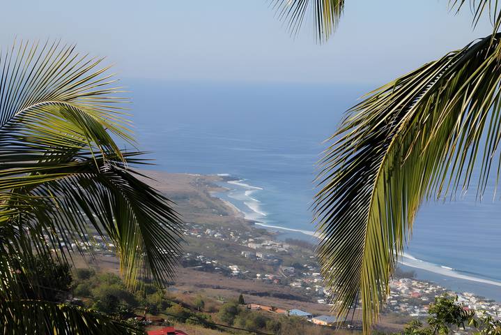 Maison de vacances « Balcon Créole Soleil Couchant » : vue mer, terrasse privée, Wi-Fi in Saint-Leu, Île de la Réunion