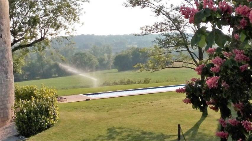 Cottage pour 2 personnes, avec vue et jardin ainsi que sauna et piscine, animaux acceptés à Montdoumerc