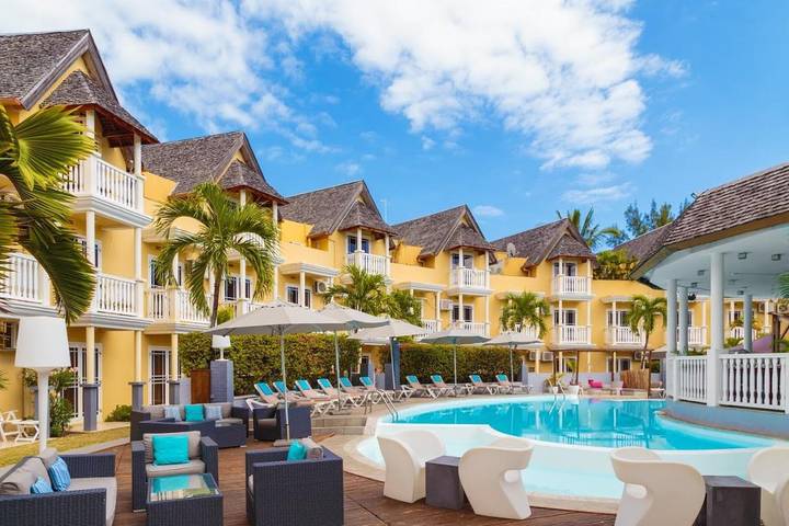 Hôtel pour 2 personnes, avec bassin pour enfant ainsi que piscine et jardin dans Plage de l'Hermitage - 2