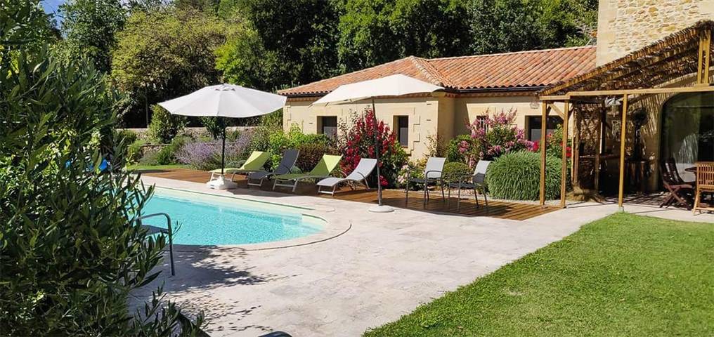Chambre d’hôte pour 8 personnes, avec jardin ainsi que vue et piscine, animaux acceptés à Bézenac
