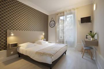 Hôtel pour 2 personnes, avec jardin ainsi que terrasse et vue à Bron