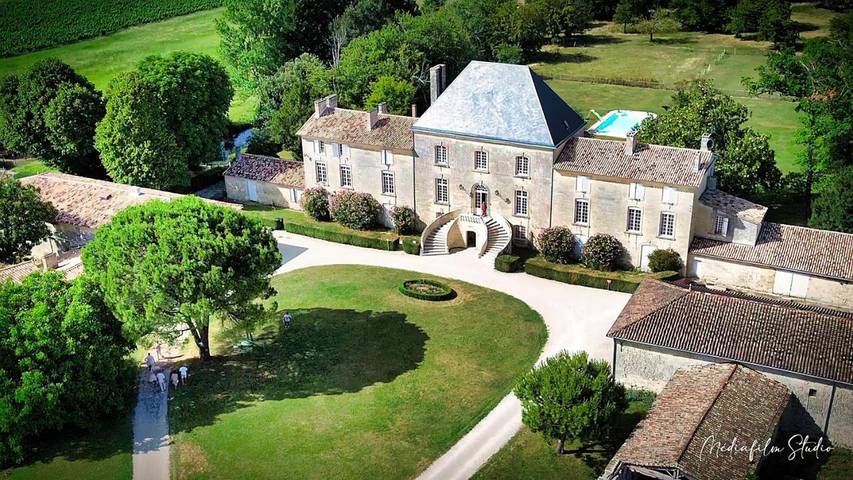 Chambre d’hôte pour 2 personnes, avec Terrasse et Jardin ainsi que Piscine et Vue