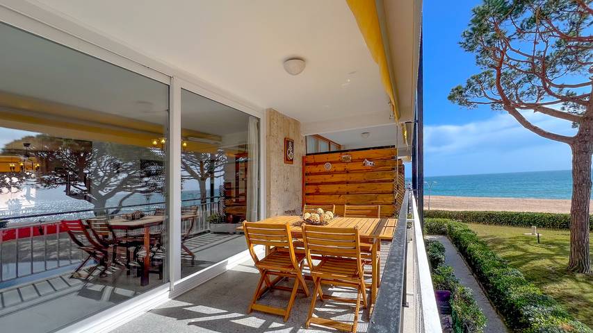 Apartamento para 6 personas, con vistas al mar y balcón en Fenals