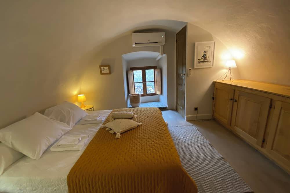 Maison de charme avec piscine chauffée aux portes de la Balagne in Castifao, Parc naturel régional de Corse