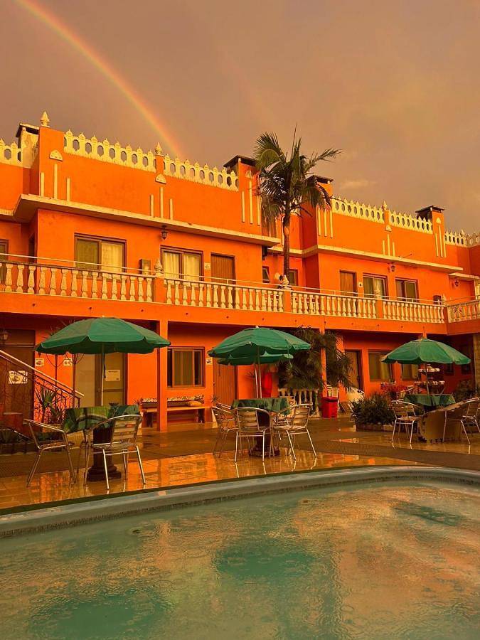 Pousadas para 2 pessoas, com jacuzzi e piscina e ainda jardim em Pelotas
