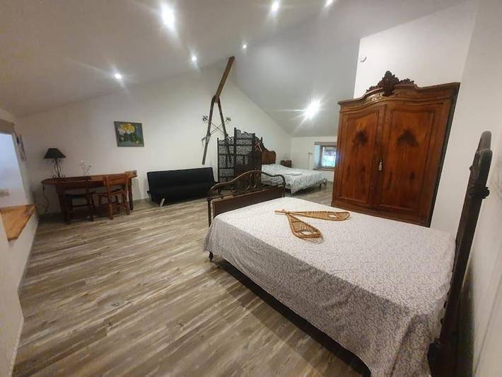 Gîte pour 4 personnes, avec vue ainsi que jardin et piscine à Marboz - 4