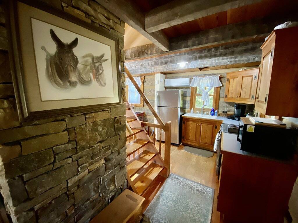 Luxus-Blockhütte und 70 Hektar am Douglas Lake in Douglas Lake