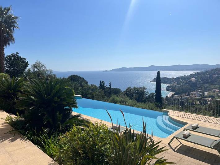 Alojamiento y desayuno para 4 personas, con piscina y jardín además de terraza y vistas - 1