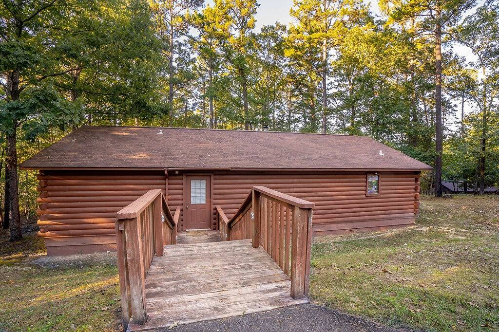 Cabin H at Safe Harbor Brady Mountain on Lake Ouachita! in Lake Ouachita