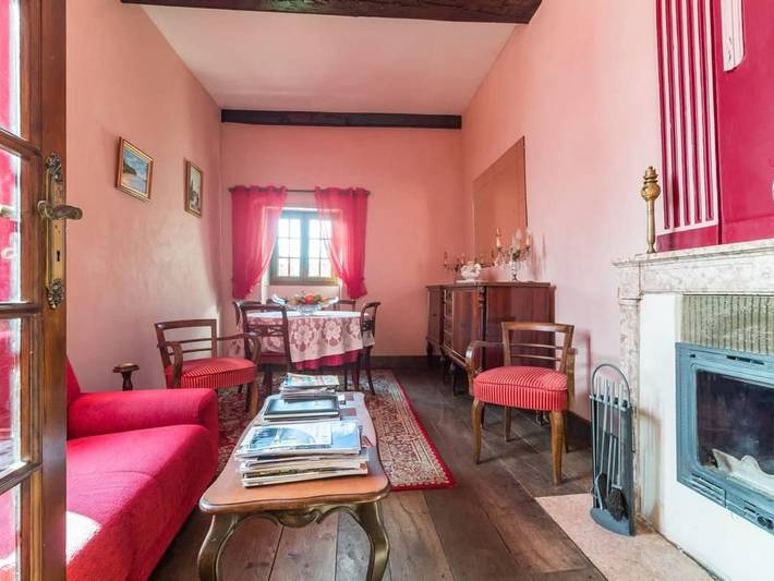 Encantador alojamiento en antiguo monasterio con piscina in Renève, Región de Dijon