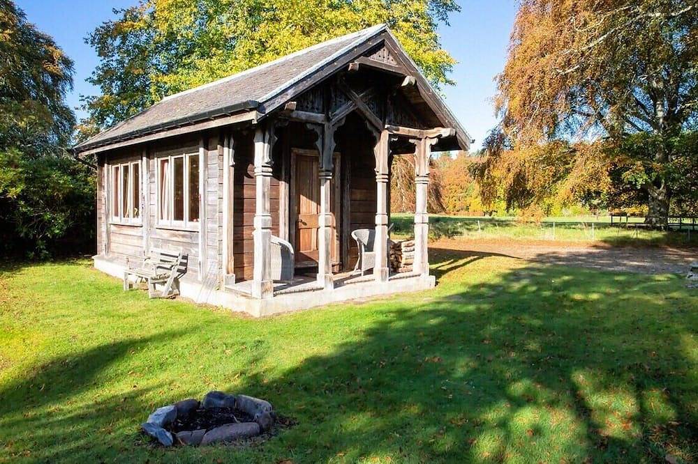 Einzigartige norwegische Hütte über dem Fluss Findhorn mit einer atemberaubenden Aussicht in Highlands
