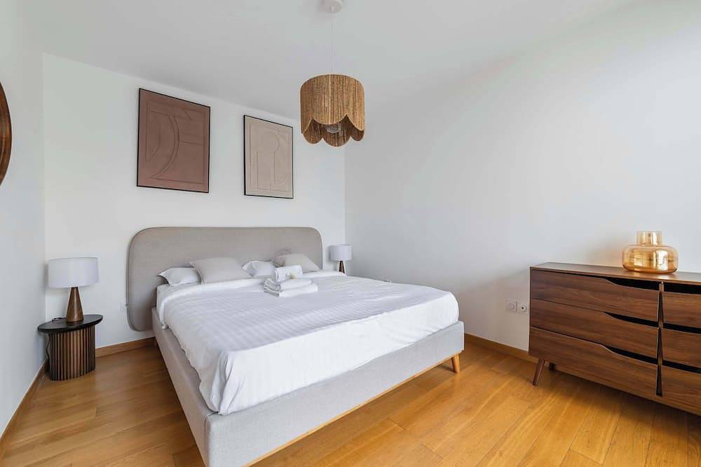 Apartamento entero, Appartement lumineux avec terrasse Courbevoie - 4P in Courbevoie, Altos del Sena