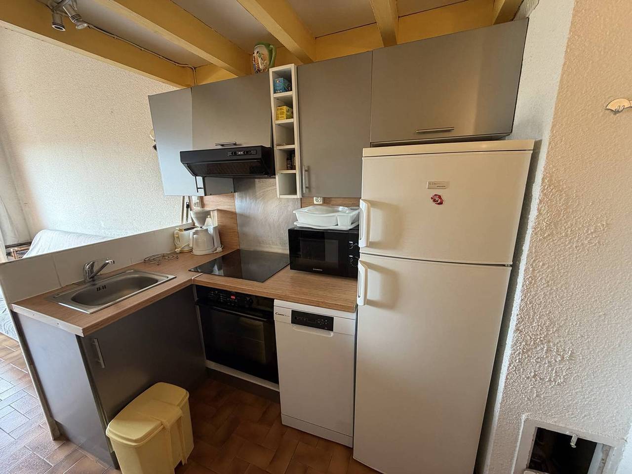 Ganze Wohnung, 2-Zimmer-Maisonette, 6 Betten, Terrasse, 300m vom Strand, Pool und privater Parkplatz in La Côte Vermeille, Argelès-sur-Mer