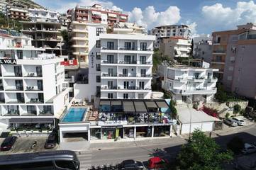 Maison d’hôte pour 3 personnes, avec jardin ainsi que terrasse et piscine à Saranda