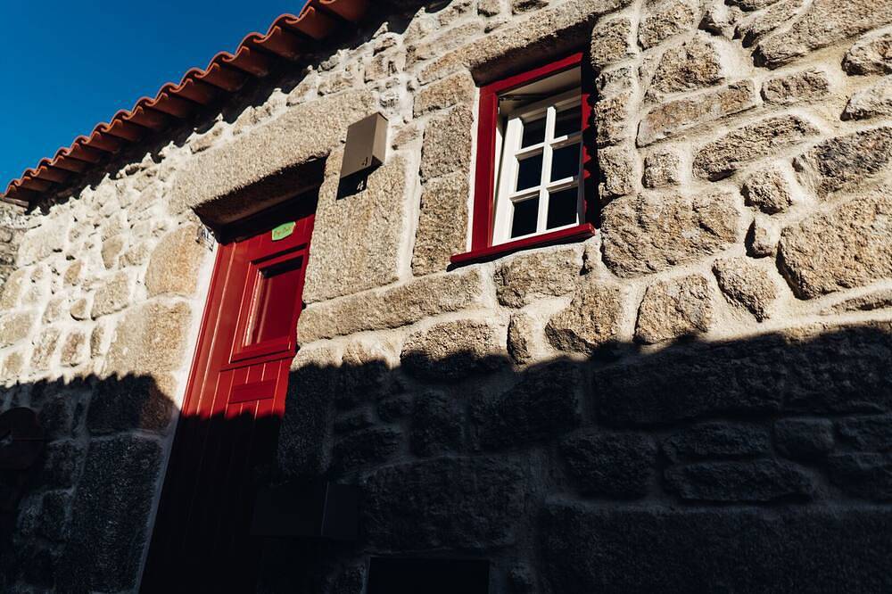 An accommodation unit in the form of a studio T1 with 39m2 in Cortes do Meio, Serra da Estrela
