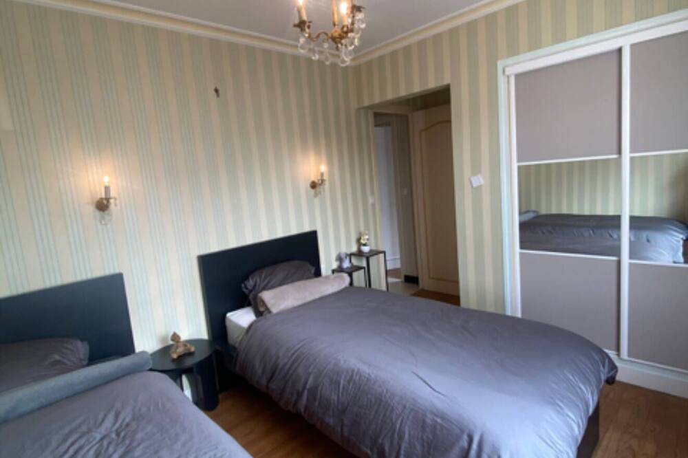 Large family home 50m from the beach in Asnelles, Côte de Nacre