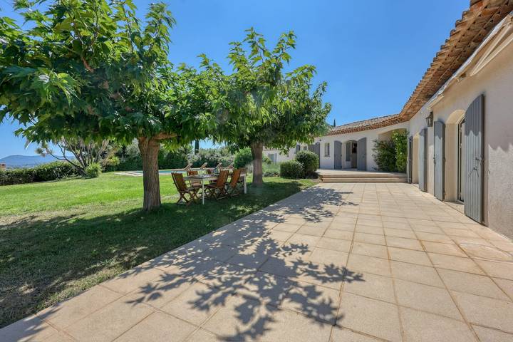 Location de vacances pour 10 personnes, avec Terrasse ainsi que Jardin et Piscine à Ollioules - 3