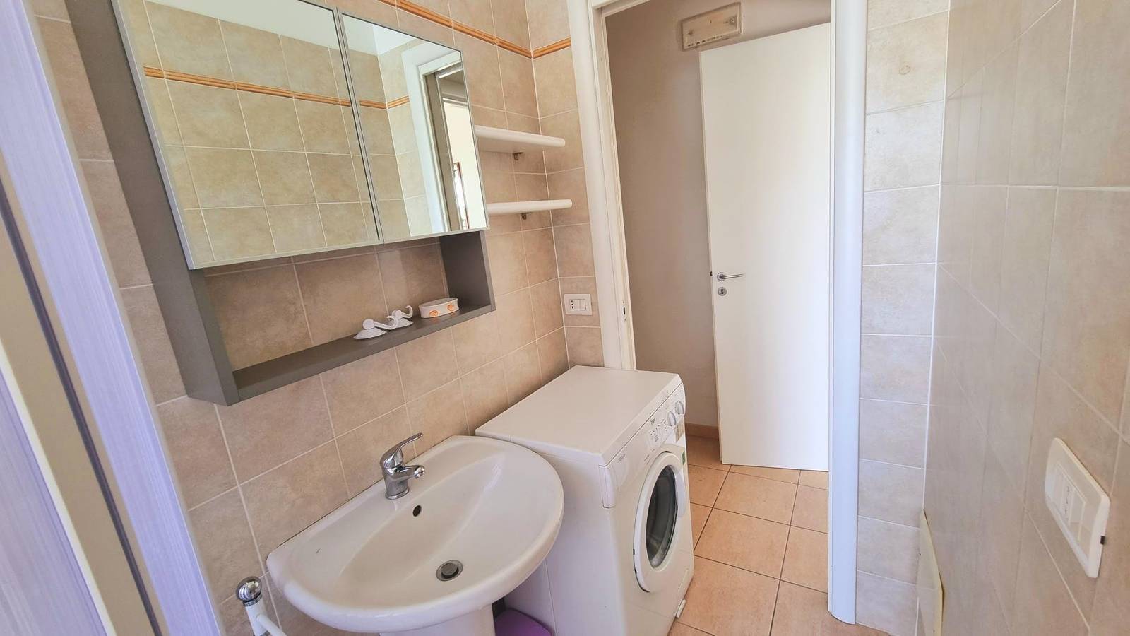 Apartamento entero, Trilo con terrazzo vicino al mare in Marcelli, Riviera del Conero