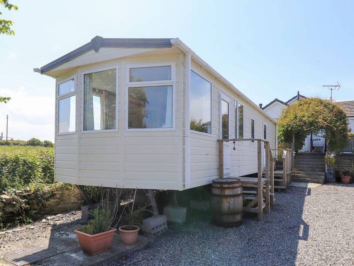 Glamping for 4 people on the Isle of Anglesey