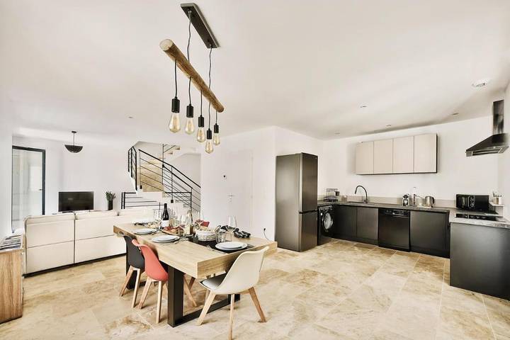 Gîte pour 6 personnes, avec balcon et vue à Saint-Didier-au-Mont-d'Or - 4