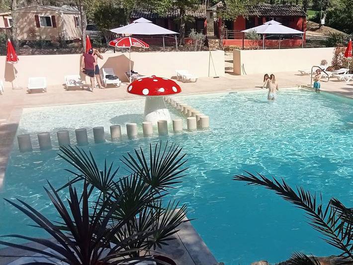 Bungalow pour 5 personnes, avec bassin pour enfant, animaux acceptés