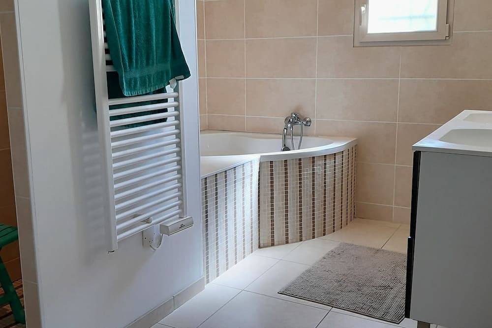 Maison de vacances 6/8 personnes aux portes du Périgord noir in La Douze, Périgord Blanc