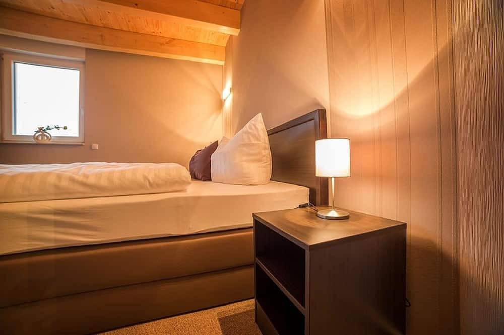 Ganze Wohnung, Doppel-/Zweibettzimmer mit Bad und Gartenblick in Weisen, Prignitz