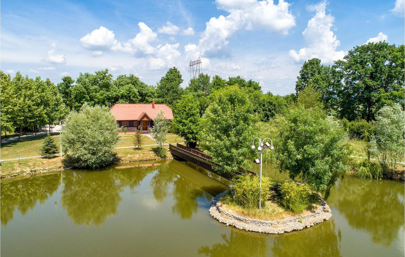 Charmante 2-Zimmer-Wohnung mit Pool, Terrasse und WLAN in der Nähe des Flusses Česma in Sisak-Moslavina