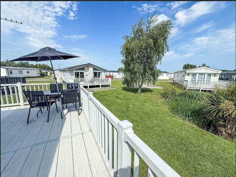 Super 2 bed 6 berth caravan pets go free in Hunstanton, Norfolk kust