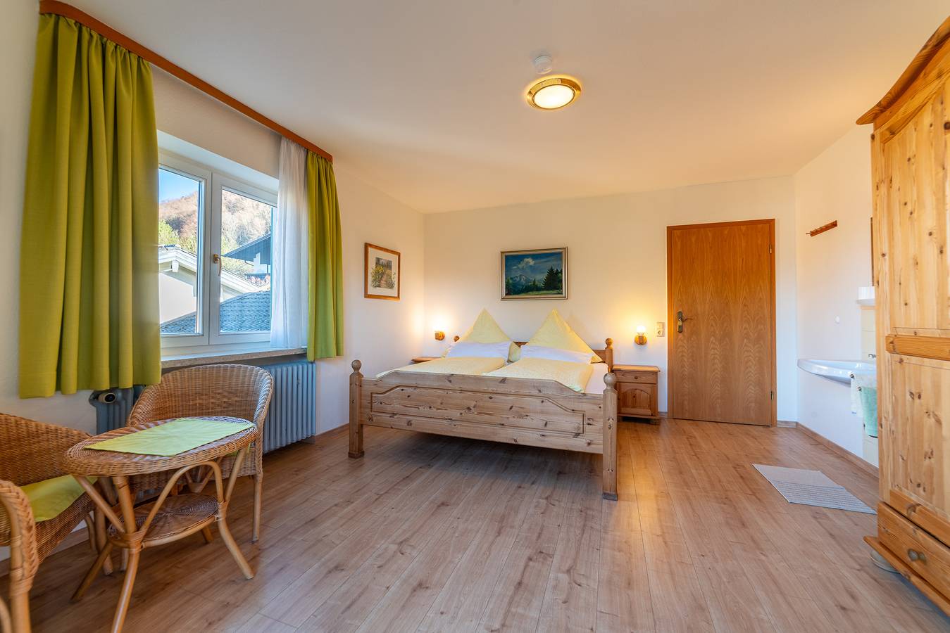 Geheel vakantieappartement, Haus Wonka - Mayer inkl. Chiemgaukarte - Holiday flat Unternberg 70 sqm, balcony, kitchen, 2 bedrooms, 1 bed-sit room. in Ruhpolding, Beierse Alpen