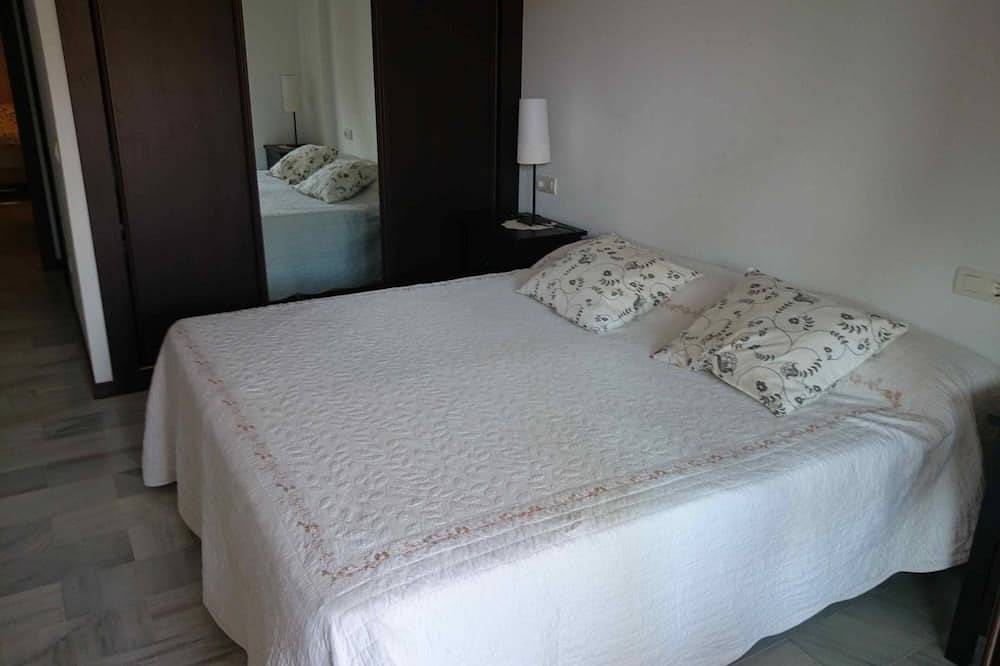 Apartamento inteiro, Apartamento 6 Golf Costa Esuri quase novo terraço 30m2 superequipado in Urbanizacion Costa Esuri, Ayamonte